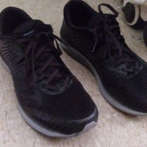 Saucony blackout liberty iso 2